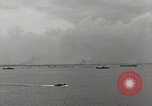 Standbild Verletzte US-Marines brachte an Bord der USS Mount McKinley AGC-7 Peleliu Palau Inseln, 1944, aus Sekunde 17 historischem Filmmaterial Videoclip 65675022862