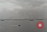 Standbild Verletzte US-Marines brachte an Bord der USS Mount McKinley AGC-7 Peleliu Palau Inseln, 1944, aus Sekunde 18 historischem Filmmaterial Videoclip 65675022862