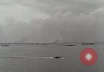 Standbild Verletzte US-Marines brachte an Bord der USS Mount McKinley AGC-7 Peleliu Palau Inseln, 1944, aus Sekunde 23 historischem Filmmaterial Videoclip 65675022862