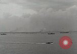 Standbild Verletzte US-Marines brachte an Bord der USS Mount McKinley AGC-7 Peleliu Palau Inseln, 1944, aus Sekunde 26 historischem Filmmaterial Videoclip 65675022862