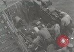 Standbild Verletzte US-Marines brachte an Bord der USS Mount McKinley AGC-7 Peleliu Palau Inseln, 1944, aus Sekunde 27 historischem Filmmaterial Videoclip 65675022862