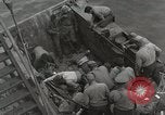 Standbild Verletzte US-Marines brachte an Bord der USS Mount McKinley AGC-7 Peleliu Palau Inseln, 1944, aus Sekunde 32 historischem Filmmaterial Videoclip 65675022862