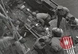 Standbild Verletzte US-Marines brachte an Bord der USS Mount McKinley AGC-7 Peleliu Palau Inseln, 1944, aus Sekunde 40 historischem Filmmaterial Videoclip 65675022862