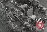 Standbild Verletzte US-Marines brachte an Bord der USS Mount McKinley AGC-7 Peleliu Palau Inseln, 1944, aus Sekunde 41 historischem Filmmaterial Videoclip 65675022862