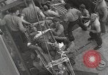 Standbild Verletzte US-Marines brachte an Bord der USS Mount McKinley AGC-7 Peleliu Palau Inseln, 1944, aus Sekunde 45 historischem Filmmaterial Videoclip 65675022862