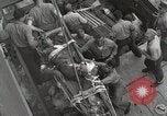 Standbild Verletzte US-Marines brachte an Bord der USS Mount McKinley AGC-7 Peleliu Palau Inseln, 1944, aus Sekunde 46 historischem Filmmaterial Videoclip 65675022862