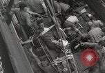 Standbild Verletzte US-Marines brachte an Bord der USS Mount McKinley AGC-7 Peleliu Palau Inseln, 1944, aus Sekunde 49 historischem Filmmaterial Videoclip 65675022862