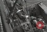 Standbild Verletzte US-Marines brachte an Bord der USS Mount McKinley AGC-7 Peleliu Palau Inseln, 1944, aus Sekunde 52 historischem Filmmaterial Videoclip 65675022862