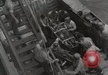 Standbild Verletzte US-Marines brachte an Bord der USS Mount McKinley AGC-7 Peleliu Palau Inseln, 1944, aus Sekunde 54 historischem Filmmaterial Videoclip 65675022862