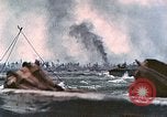 Standbild US Marine Amphibious Assault Peleliu Palau Inseln, 1944, aus Sekunde 15 historischem Filmmaterial Videoclip 65675022863