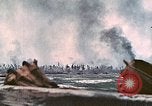 Standbild US Marine Amphibious Assault Peleliu Palau Inseln, 1944, aus Sekunde 26 historischem Filmmaterial Videoclip 65675022863