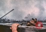 Standbild US Marine Amphibious Assault Peleliu Palau Inseln, 1944, aus Sekunde 42 historischem Filmmaterial Videoclip 65675022863