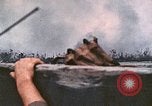 Standbild US Marine Amphibious Assault Peleliu Palau Inseln, 1944, aus Sekunde 46 historischem Filmmaterial Videoclip 65675022863