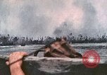 Standbild US Marine Amphibious Assault Peleliu Palau Inseln, 1944, aus Sekunde 50 historischem Filmmaterial Videoclip 65675022863