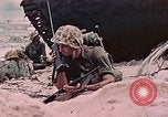 Standbild Vereinigten Staaten Marines Peleliu Palau Inseln, 1944, aus Sekunde 15 historischem Filmmaterial Videoclip 65675022864