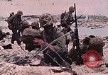 Standbild Vereinigten Staaten Marines Peleliu Palau Inseln, 1944, aus Sekunde 22 historischem Filmmaterial Videoclip 65675022864