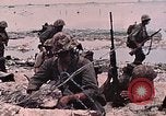 Standbild Vereinigten Staaten Marines Peleliu Palau Inseln, 1944, aus Sekunde 23 historischem Filmmaterial Videoclip 65675022864