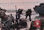 Standbild Vereinigten Staaten Marines Peleliu Palau Inseln, 1944, aus Sekunde 35 historischem Filmmaterial Videoclip 65675022864