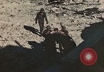 Standbild 5 Marine Regiment Peleliu Palau Inseln, 1944, aus Sekunde 28 historischem Filmmaterial Videoclip 65675022869