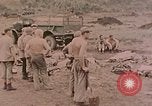 Standbild Beisetzung der gefallenen Marines Palau Inseln, 1944, aus Sekunde 20 historischem Filmmaterial Videoclip 65675022884