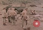 Standbild Beisetzung der gefallenen Marines Palau Inseln, 1944, aus Sekunde 21 historischem Filmmaterial Videoclip 65675022884