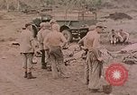 Standbild Beisetzung der gefallenen Marines Palau Inseln, 1944, aus Sekunde 24 historischem Filmmaterial Videoclip 65675022884