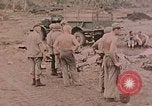 Standbild Beisetzung der gefallenen Marines Palau Inseln, 1944, aus Sekunde 25 historischem Filmmaterial Videoclip 65675022884