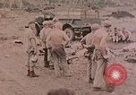 Standbild Beisetzung der gefallenen Marines Palau Inseln, 1944, aus Sekunde 26 historischem Filmmaterial Videoclip 65675022884