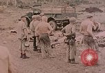 Standbild Beisetzung der gefallenen Marines Palau Inseln, 1944, aus Sekunde 27 historischem Filmmaterial Videoclip 65675022884