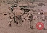 Standbild Beisetzung der gefallenen Marines Palau Inseln, 1944, aus Sekunde 28 historischem Filmmaterial Videoclip 65675022884