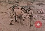 Standbild Beisetzung der gefallenen Marines Palau Inseln, 1944, aus Sekunde 29 historischem Filmmaterial Videoclip 65675022884