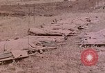 Standbild Beisetzung der gefallenen Marines Palau Inseln, 1944, aus Sekunde 34 historischem Filmmaterial Videoclip 65675022884