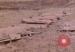 Standbild Beisetzung der gefallenen Marines Palau Inseln, 1944, aus Sekunde 37 historischem Filmmaterial Videoclip 65675022884