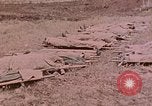 Standbild Beisetzung der gefallenen Marines Palau Inseln, 1944, aus Sekunde 38 historischem Filmmaterial Videoclip 65675022884