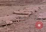 Standbild Beisetzung der gefallenen Marines Palau Inseln, 1944, aus Sekunde 40 historischem Filmmaterial Videoclip 65675022884