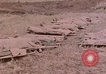 Standbild Beisetzung der gefallenen Marines Palau Inseln, 1944, aus Sekunde 43 historischem Filmmaterial Videoclip 65675022884