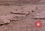 Standbild Beisetzung der gefallenen Marines Palau Inseln, 1944, aus Sekunde 45 historischem Filmmaterial Videoclip 65675022884