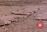 Standbild Beisetzung der gefallenen Marines Palau Inseln, 1944, aus Sekunde 48 historischem Filmmaterial Videoclip 65675022884