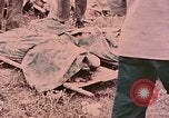 Standbild Beisetzung der gefallenen Marines Palau Inseln, 1944, aus Sekunde 52 historischem Filmmaterial Videoclip 65675022884