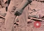 Standbild Beisetzung der gefallenen Marines Palau Inseln, 1944, aus Sekunde 54 historischem Filmmaterial Videoclip 65675022884
