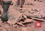 Standbild Beisetzung der gefallenen Marines Palau Inseln, 1944, aus Sekunde 55 historischem Filmmaterial Videoclip 65675022884