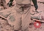 Standbild Beisetzung der gefallenen Marines Palau Inseln, 1944, aus Sekunde 61 historischem Filmmaterial Videoclip 65675022884