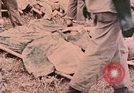 Standbild Beisetzung der gefallenen Marines Palau Inseln, 1944, aus Sekunde 62 historischem Filmmaterial Videoclip 65675022884