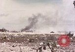 Standbild First Marine Division Peleliu Palau Inseln, 1944, aus Sekunde 44 historischem Filmmaterial Videoclip 65675022903
