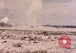 Standbild First Marine Division Peleliu Palau Inseln, 1944, aus Sekunde 23 historischem Filmmaterial Videoclip 65675022905