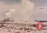 Standbild First Marine Division Peleliu Palau Inseln, 1944, aus Sekunde 33 historischem Filmmaterial Videoclip 65675022905