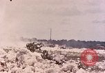 Standbild First Marine Division Peleliu Palau Inseln, 1944, aus Sekunde 42 historischem Filmmaterial Videoclip 65675022905
