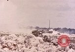 Standbild First Marine Division Peleliu Palau Inseln, 1944, aus Sekunde 45 historischem Filmmaterial Videoclip 65675022905