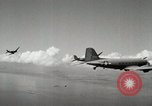 Standbild C-47 Skytrain Palau Insel Angaur, 1944, aus Sekunde 48 historischem Filmmaterial Videoclip 65675022921
