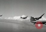 Standbild C-47 Skytrain Palau Insel Angaur, 1944, aus Sekunde 50 historischem Filmmaterial Videoclip 65675022921